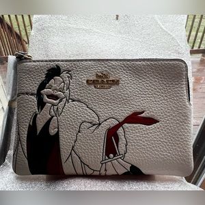Disney X Coach Cruella Corner Zip Wallet